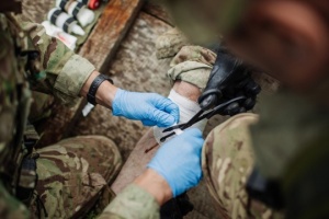 Ukrainian intelligence shares footage of medics saving soldiers