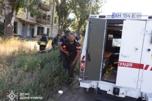 Russian drones strike SES vehicles in Kostiantynivka and Kherson, injuring four