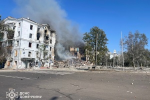 ウクライナ東部クラマトルシクへの露軍攻撃　死者３名、負傷者１０名