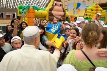 Pope Leo XIV meets with Ukrainian children at Vatican summer camp