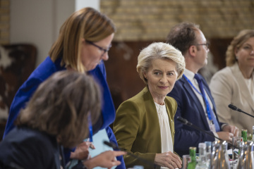 Von der Leyen pide más presión sobre Rusia para lograr la paz