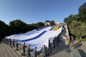 Rekord der Ukraine: In Odessa die größte Marineflagge ausgefaltet 
