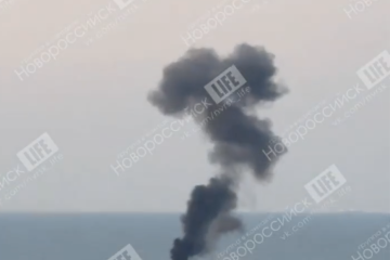 露ノヴォロシースクが無人航空機と無人水上艇の攻撃を受ける