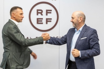Dirigentes del fútbol ucraniano y español examinan formas de cooperación