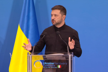 Zelensky holds press conference in Rome
