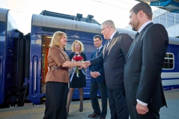 Latvian PM arrives in Kyiv