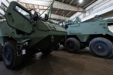 La Lettonie remet des véhicules blindés Patria aux forces armées ukrainiennes