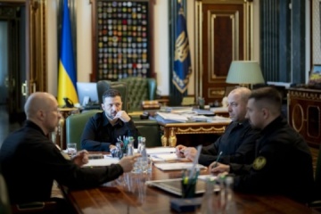 Zelensky tient une réunion sur la production d'armes ukrainiennes
