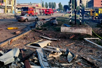 Russen werfen Bombe auf Stadtmitte in Dobropillja: Todesopfer, viele Verletzte 