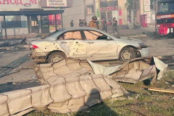 Guerre en Ukraine : Un civil tué et six autres blessés dans des bombardements russes sur la région de Donetsk 