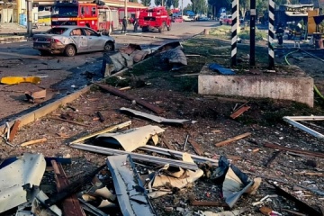 Volodymyr Zelensky dénonce une « terreur russe absurde et monstrueuse » après une frappe meurtrière russe sur Dobropillya 