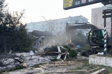 In Dobropillja Zahl der Toten durch russischen Luftangriff auf vier gestiegen, 27 Verletzte