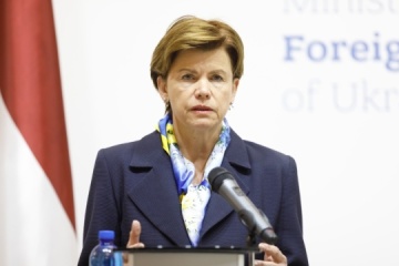 Lettische Außenministerin fordert Trump auf, jetzt Sanktionen gegen Russland zu verhängen, nicht erst in 50 Tagen