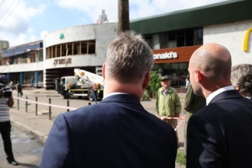 Barrot besucht beschossene U-Bahnstation Lukjaniwka in Kyjiw
