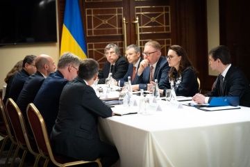 La rencontre à Kyiv entre Svyrydenko et Barrot porte sur la coopération militaire et la relance économique