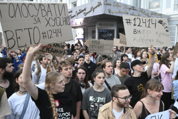 À Kyiv, des manifestants exigent un veto à la loi affaiblissant l'indépendance du NABU et du SAP