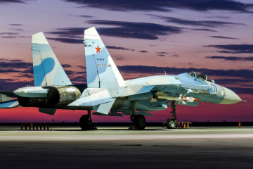 Un avion de chasse Su-27UB détruit sur l'aérodrome d'Armavir, en Russie