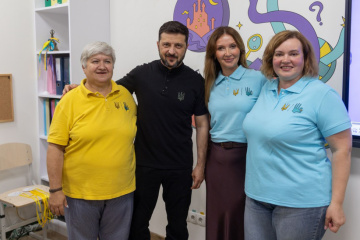 Zelensky se reúne con estudiantes de la Escuela de Superhéroes