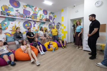 Zelensky se reúne con estudiantes de la Escuela de Superhéroes