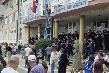 У Сербії сталися сутички між протестувальниками та поліцією біля університету