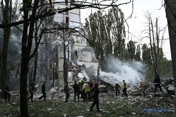 Angriff auf Kyjiw ist Putins Antwort auf Trumps Deadlines: Swyrydenko berichtet von Dutzenden Haustreffern