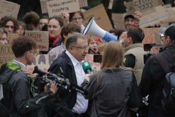 Une manifestation pour le rétablissement de l’indépendance des organes anti-corruption se déroule devant le Parlement ukrainien