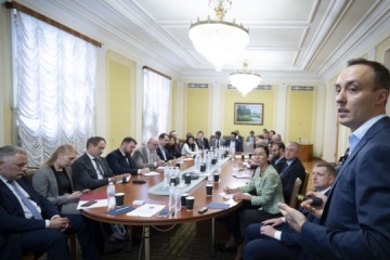 EU diplomats shown debris of Iskander-K missile that hit Kyiv apartment building