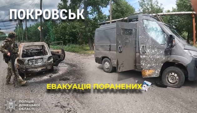 У Покровську «Білих янголів» атакували російські дрони, поранений поліцейський У Покровську «Білих янголів» атакували російські дрони, поранений поліцейський