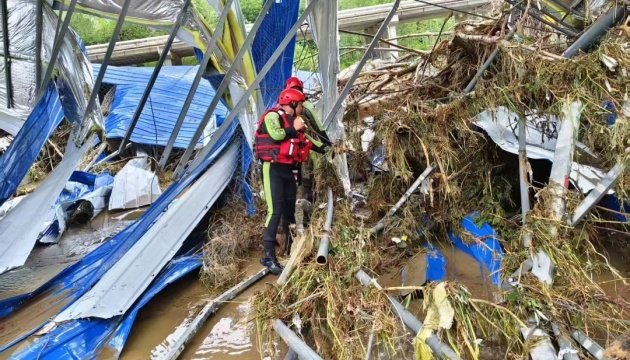 У Китаї внаслідок потужної зливи загинули щонайменше троє людей, є зниклі безвісти