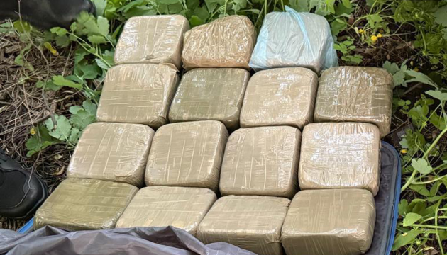 В Одесі затримали наркокур’єра з валізою героїну