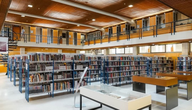 На Філіппінах та у Грузії з’явилися «Українські книжкові полички»