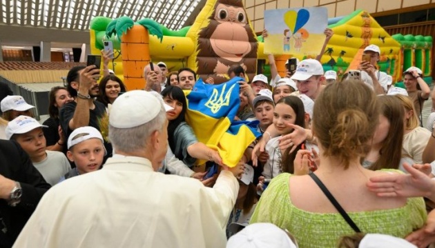 Pope Leo XIV meets with Ukrainian children at Vatican summer camp