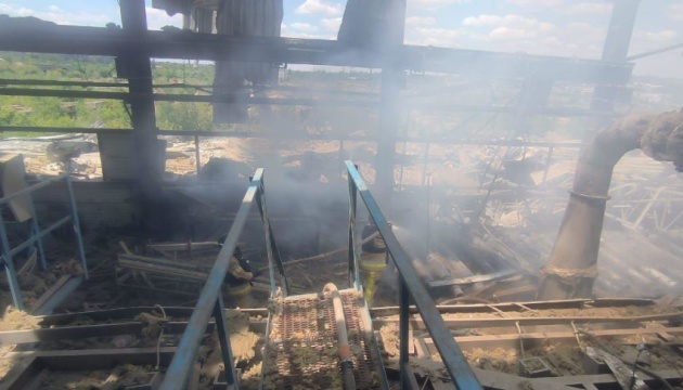 У Костянтинівці після авіаудару росіян пошкоджені два виробничі цехи