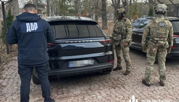 Квартири та елітні авто: екскерівнику підрозділу ДП «Ліси України» оголосили підозру через незаконні 38 мільйонів