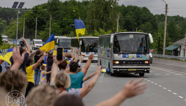 СБУ показала ексклюзивні кадри обміну полоненими