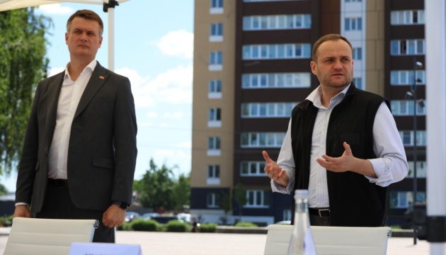 Мінімальну зарплату будівельникам, які працюють на обʼєктах відновлення, підвищили удвічі - Кулеба Мінімальну зарплату будівельникам, які працюють на обʼєктах відновлення, підвищили удвічі - Кулеба