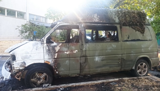 В Одесі спалили евакмобіль бойової медикині В Одесі спалили евакмобіль бойової медикині