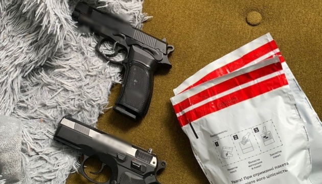 У Кропивницькому викрили неповнолітніх, які стріляли по вікнах дитсадка У Кропивницькому викрили неповнолітніх, які стріляли по вікнах дитсадка