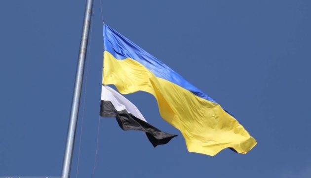 У Миколаєві підняли Прапор надії на знак солідарності з військовополоненими та зниклими безвісти У Миколаєві підняли Прапор надії на знак солідарності з військовополоненими та зниклими безвісти