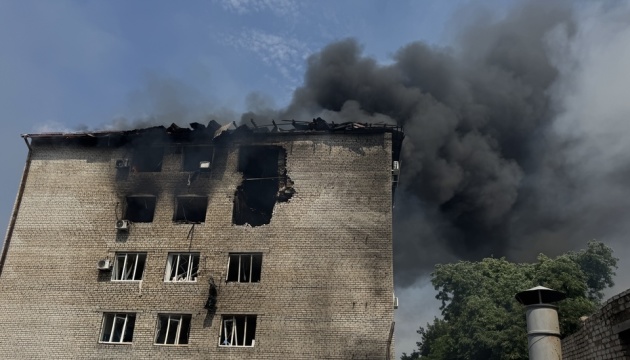 Внаслідок удару дронів по будівлі Запорізького ТЦК постраждали військовослужбовці роти охорони Внаслідок удару дронів по будівлі Запорізького ТЦК постраждали військовослужбовці роти охорони