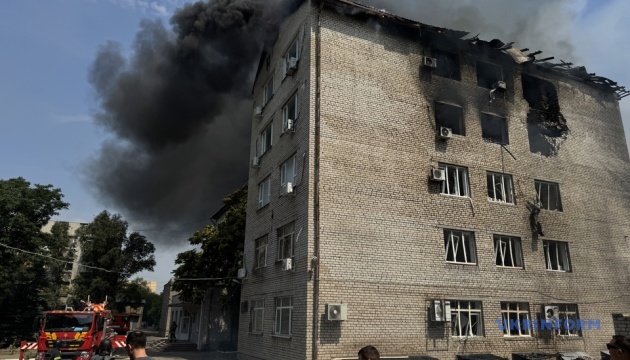 Російські дрони атакували ТЦК у Харкові та Запоріжжі, є поранені Російські дрони атакували ТЦК у Харкові та Запоріжжі, є поранені