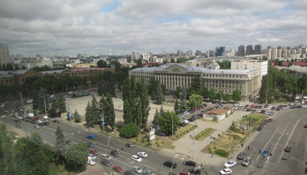 У Києві до кінця літа обмежили рух Солом’янською площею У Києві до кінця літа обмежили рух Солом’янською площею