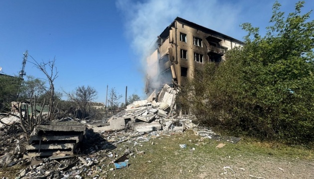 Росіяни вночі вдарили ФАБами по житловій забудові Костянтинівки - під завалами можуть бути люди Росіяни вночі вдарили ФАБами по житловій забудові Костянтинівки - під завалами можуть бути люди