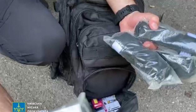 У Києві чоловік обікрав пожежну частину, коли рятувальники поїхали ліквідувати наслідки обстрілу У Києві чоловік обікрав пожежну частину, коли рятувальники поїхали ліквідувати наслідки обстрілу