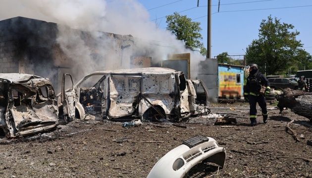 Російські військові минулої доби вбили трьох жителів Донеччини, ще десятьох - поранили Російські військові минулої доби вбили трьох жителів Донеччини, ще десятьох - поранили