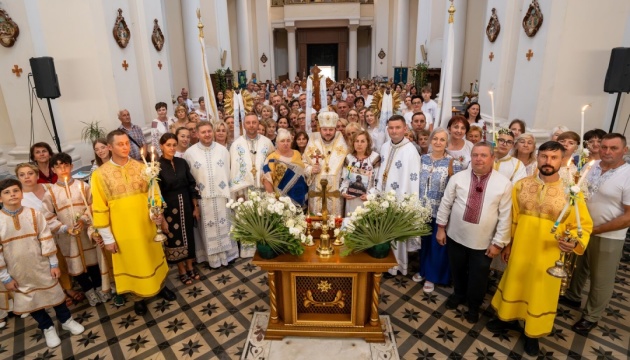 Владика УГКЦ відвідав громаду в італійському місті Аверса Владика УГКЦ відвідав громаду в італійському місті Аверса