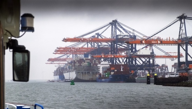 FT : Le plus grand port d'Europe se prépare à la guerre avec la Russie