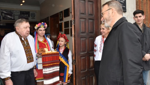 Посол в Аргентині відвідав українську громаду в місті Беріссо Посол в Аргентині відвідав українську громаду в місті Беріссо