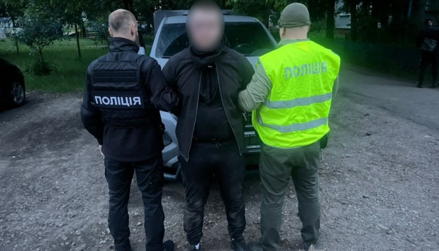 На Закарпатті затримали диверсанта, який підпалив пошту та об'єкти Укразалізниці на замовлення РФ На Закарпатті затримали диверсанта, який підпалив пошту та об'єкти Укразалізниці на замовлення РФ