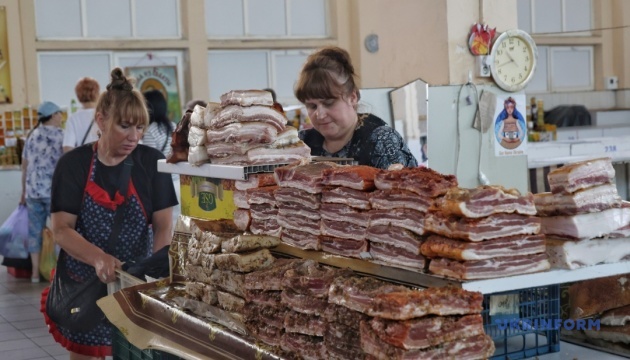 Жовтневі ціни: подорожчання молока, яєць та м'яса і високий попит на гречку